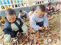 萬福店中心幼兒園：落葉飄飄  創(chuàng)意無限