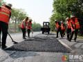 隨縣農(nóng)村公路事業(yè)發(fā)展中心扮靚炎帝大道 迎接乙巳年尋根節(jié)