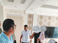 危急！女童身懸高樓窗外生險(xiǎn)情 果斷！物業(yè)經(jīng)理破門(mén)施救化危機(jī)