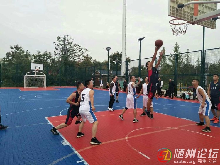 何店中心學(xué)?！ご箅S通進(jìn)四強(qiáng) | 萬(wàn)達(dá)杯籃球賽