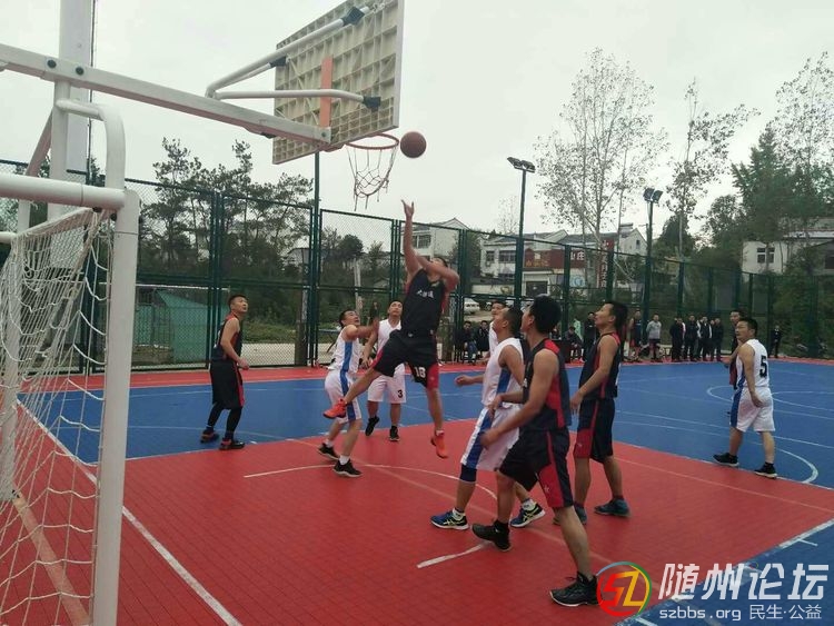 何店中心學(xué)?！ご箅S通進(jìn)四強(qiáng) | 萬(wàn)達(dá)杯籃球賽