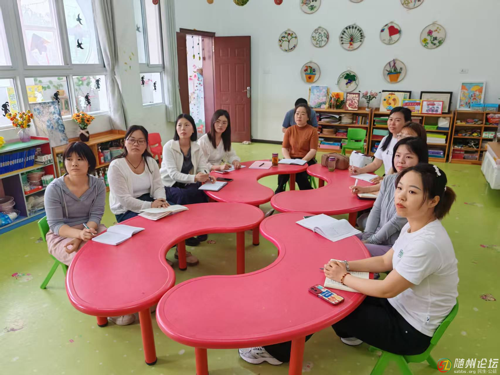長(zhǎng)崗鎮(zhèn)、三里崗鎮(zhèn)中心幼兒園開(kāi)展研討交流活動(dòng)