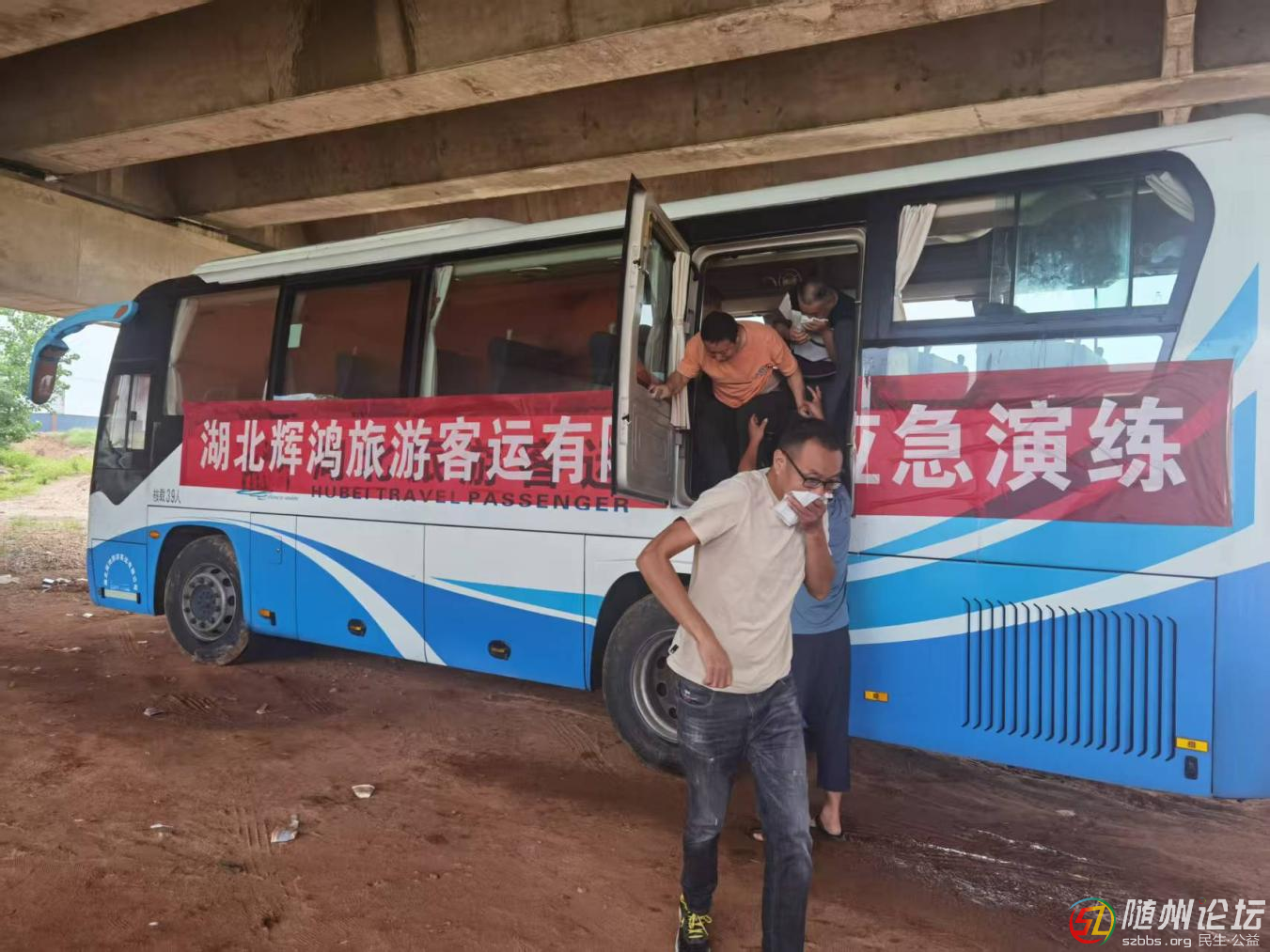 隨州市交通運輸綜合執(zhí)法支隊：  指導幫扶客運企業(yè)開展“安全生產(chǎn)月”應急演練